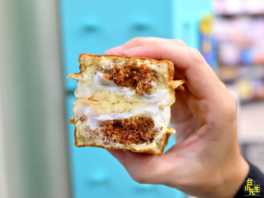 台南雞蛋燒／限量供應2小時完售／當日新鮮手打麵糊／天然食材無化學添加／不使用預拌粉和乳瑪琳／減糖製作美味無負擔／現點現做趕時間不要來