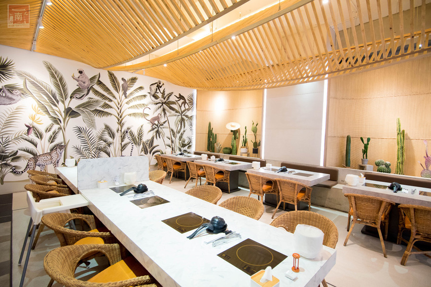 【臺南美食】和牛鍋物也太奢侈了｜點套餐加碼送16隻草蝦｜瓶裝飲料喝到飽｜浮誇海鮮盤｜25盎司大份量和牛和PRIME牛肉原肉現切｜公司聚餐｜情人約會~~花花世界鍋物 - 南人幫