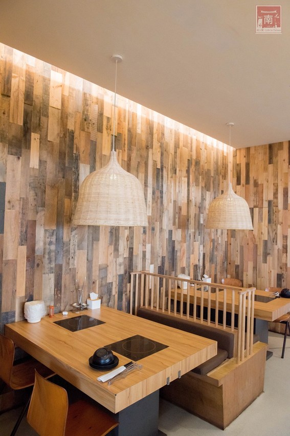 【台南美食】網美南洋風浮誇鍋物｜活體龍蝦鮑魚夠新鮮｜浮誇海鮮盤｜肉肉多多盤｜南紡購物中心附近美食｜活龍蝦｜和牛｜中秋連假~花花世界鍋物 - 南人幫