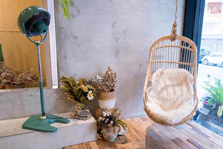 【臺南美食】和牛鍋物也太奢侈了｜點套餐加碼送16隻草蝦｜瓶裝飲料喝到飽｜浮誇海鮮盤｜25盎司大份量和牛和PRIME牛肉原肉現切｜公司聚餐｜情人約會~~花花世界鍋物 - 南人幫