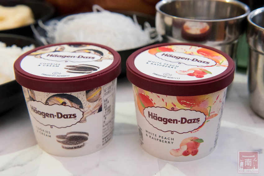 【臺南美食】和牛鍋物也太奢侈了｜點套餐加碼送16隻草蝦｜瓶裝飲料喝到飽｜浮誇海鮮盤｜25盎司大份量和牛和PRIME牛肉原肉現切｜公司聚餐｜情人約會~~花花世界鍋物 - 南人幫