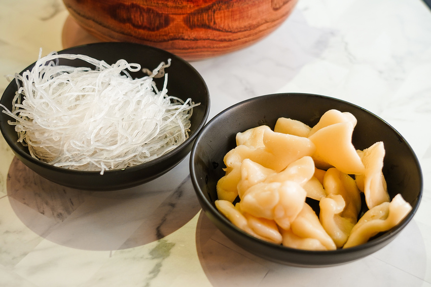 台南火鍋｜花花世界鍋物 浮誇海陸鍋 活龍蝦 Prime無骨牛小排 超邪惡鮭魚卵丼飯必點 台南東區最美度假網美風火鍋店26.jpg