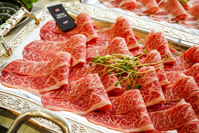 台南火鍋｜花花世界鍋物 浮誇海陸鍋 活龍蝦 Prime無骨牛小排 超邪惡鮭魚卵丼飯必點 台南東區最美度假網美風火鍋店19.jpg