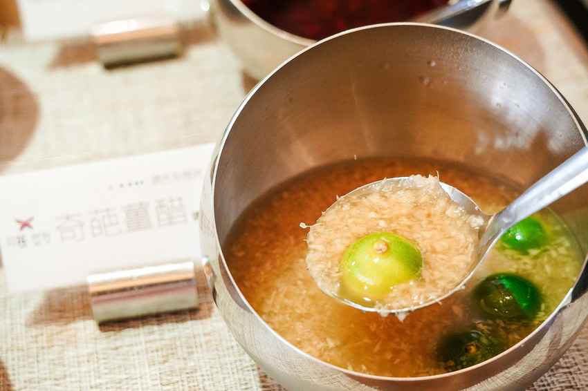 台南火鍋｜花花世界鍋物 浮誇海陸鍋 活龍蝦 Prime無骨牛小排 超邪惡鮭魚卵丼飯必點 台南東區最美度假網美風火鍋店12.jpg