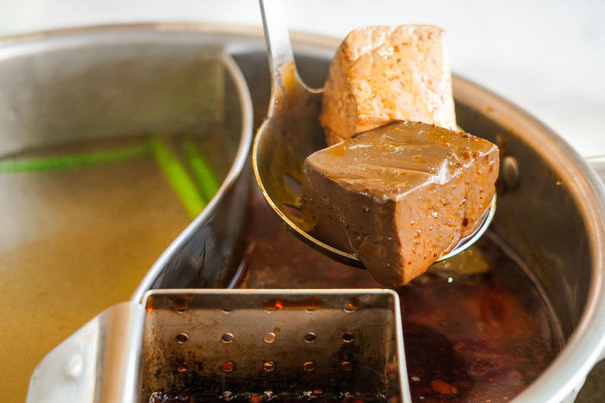 台南火鍋｜花花世界鍋物 浮誇海陸鍋 活龍蝦 Prime無骨牛小排 超邪惡鮭魚卵丼飯必點 台南東區最美度假網美風火鍋店13B.jpg