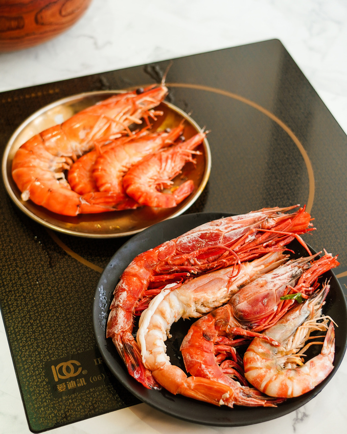 台南火鍋|花花世界鍋物 浮誇海陸鍋 活龍蝦 Prime無骨牛小排 超邪惡鮭魚卵丼飯必點 台南東區最美度假網美風火鍋店38.jpg
