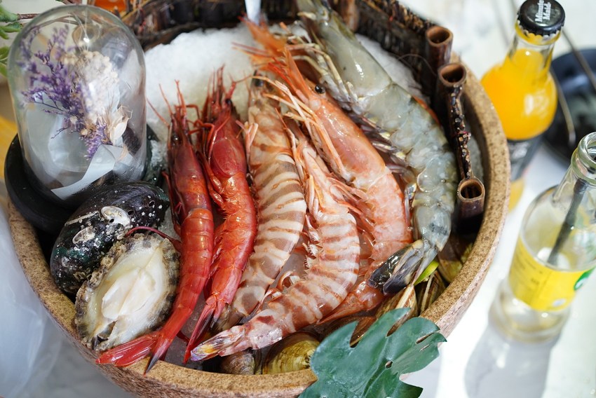 【台南美食】花花世界鍋物。南洋叢林風網美火鍋店。主打精緻海鮮、浮誇系大肉盤！營業至凌晨兩點～ - 阿華田的美食日記