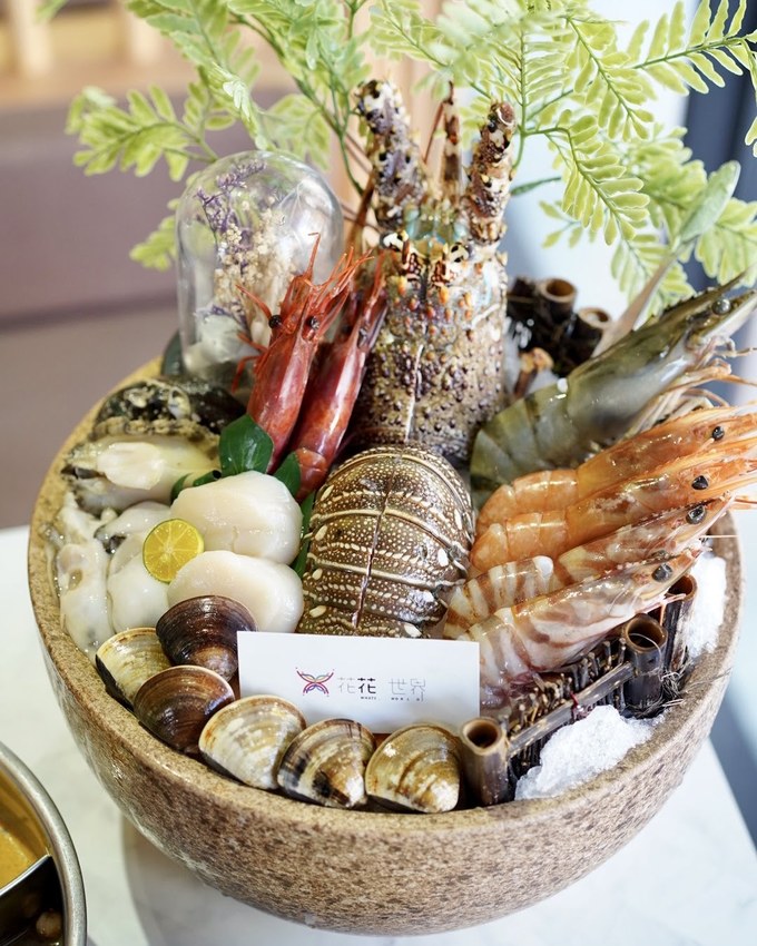 【台南美食】花花世界鍋物。南洋叢林風網美火鍋店。主打精緻海鮮、浮誇系大肉盤！營業至凌晨兩點～ - 阿華田的美食日記