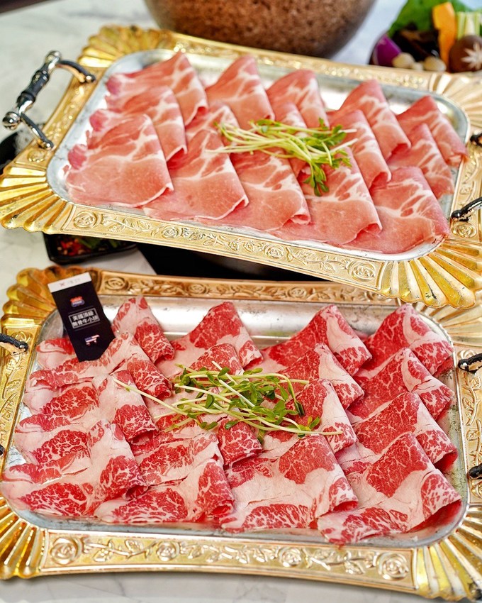 【台南美食】花花世界鍋物。南洋叢林風網美火鍋店。主打精緻海鮮、浮誇系大肉盤！營業至凌晨兩點～ - 阿華田的美食日記