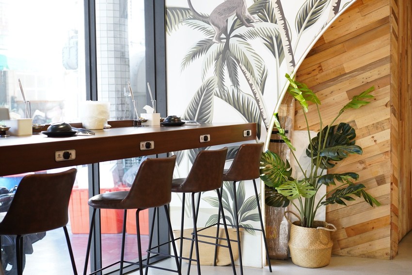 【台南美食】花花世界鍋物。南洋叢林風網美火鍋店。主打精緻海鮮、浮誇系大肉盤！營業至凌晨兩點～ - 阿華田的美食日記