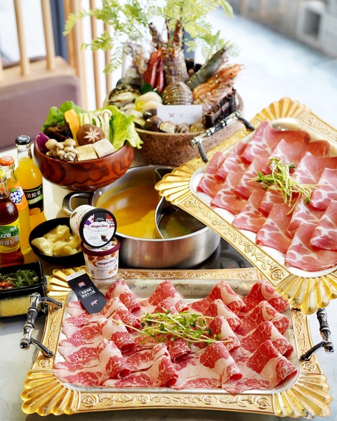 【台南美食】花花世界鍋物。南洋叢林風網美火鍋店。主打精緻海鮮、浮誇系大肉盤！營業至凌晨兩點～ - 阿華田的美食日記