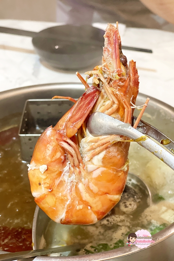 台南火鍋推薦│超狂霸氣龍蝦海鮮盤！想吃好料就來【花花世界鍋物】尾牙、春酒、聚餐推薦重量級十人套餐│火鍋界中的唯一奇葩（附完整菜單）