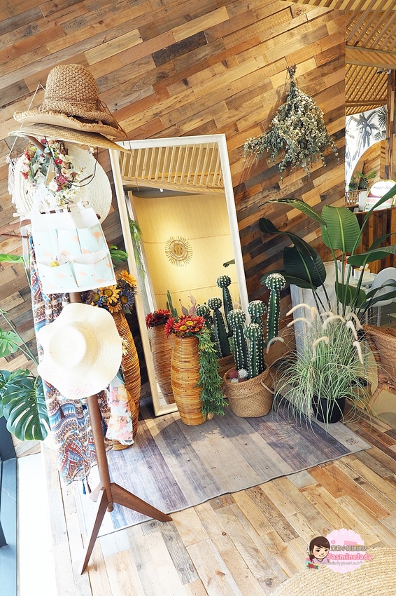 台南火鍋推薦│超狂霸氣龍蝦海鮮盤！想吃好料就來【花花世界鍋物】尾牙、春酒、聚餐推薦重量級十人套餐│火鍋界中的唯一奇葩（附完整菜單）