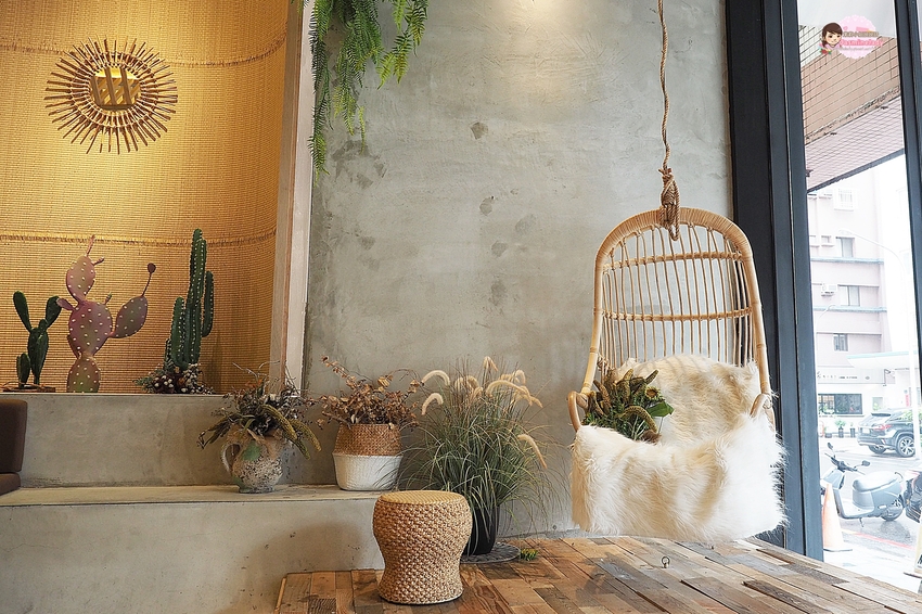 台南火鍋推薦│超狂霸氣龍蝦海鮮盤！想吃好料就來【花花世界鍋物】尾牙、春酒、聚餐推薦重量級十人套餐│火鍋界中的唯一奇葩（附完整菜單）