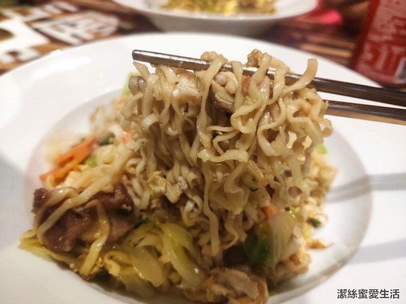 鐵炭魂-桐板饌酌食店 泡菜雞腿肉炒泡麵