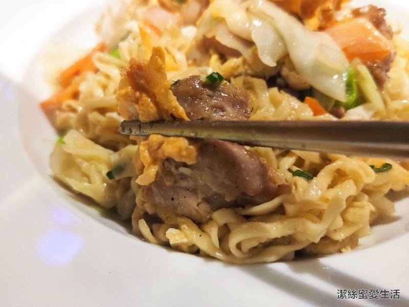 鐵炭魂-桐板饌酌食店 泡菜雞腿肉炒泡麵