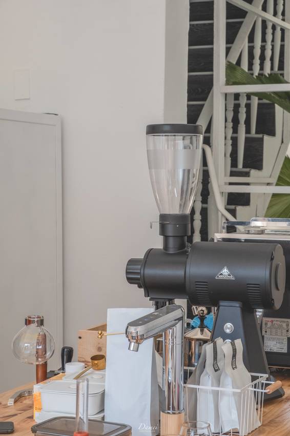 source: imgur.com 高雄苓雅|愚度咖啡-巷弄裡的網美咖啡館,餐點與空間都超好拍!