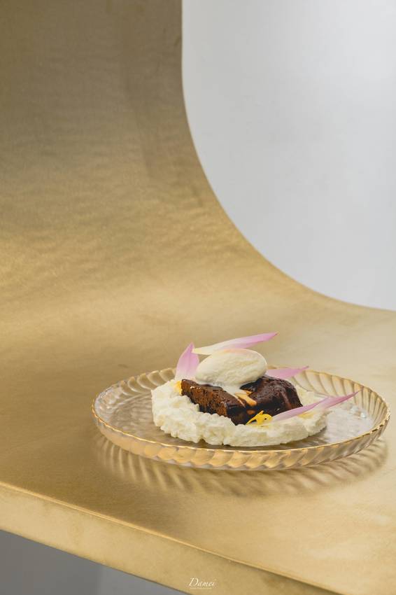 source: imgur.com 高雄苓雅|愚度咖啡-巷弄裡的網美咖啡館,餐點與空間都超好拍!