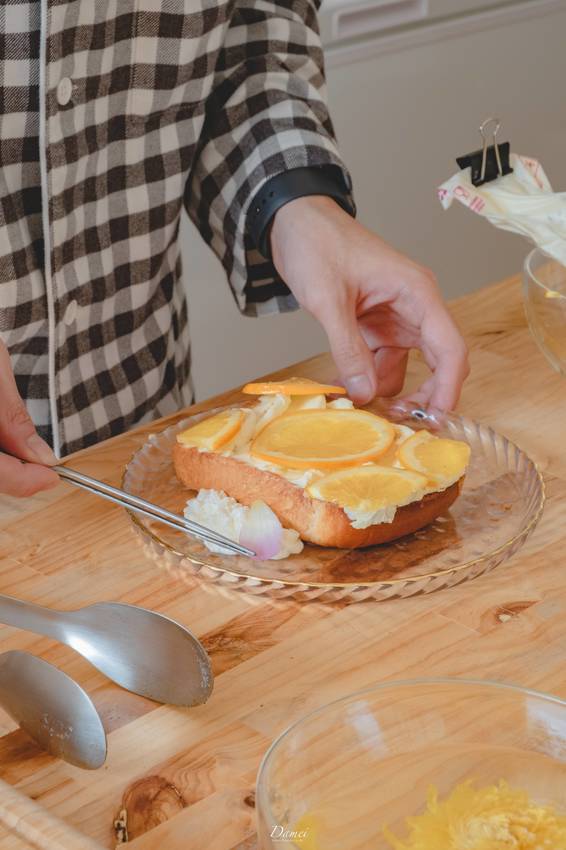 source: imgur.com 高雄苓雅|愚度咖啡-巷弄裡的網美咖啡館,餐點與空間都超好拍!