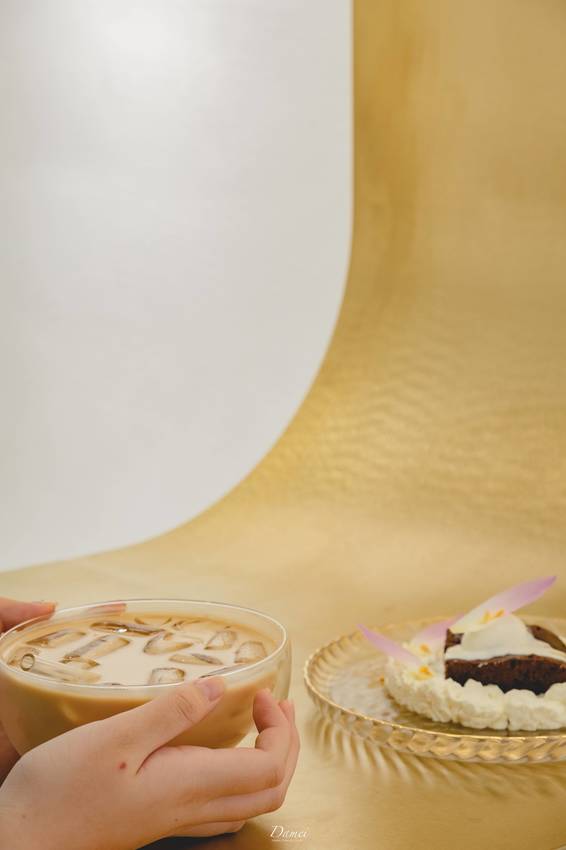 source: imgur.com 高雄苓雅|愚度咖啡-巷弄裡的網美咖啡館,餐點與空間都超好拍!