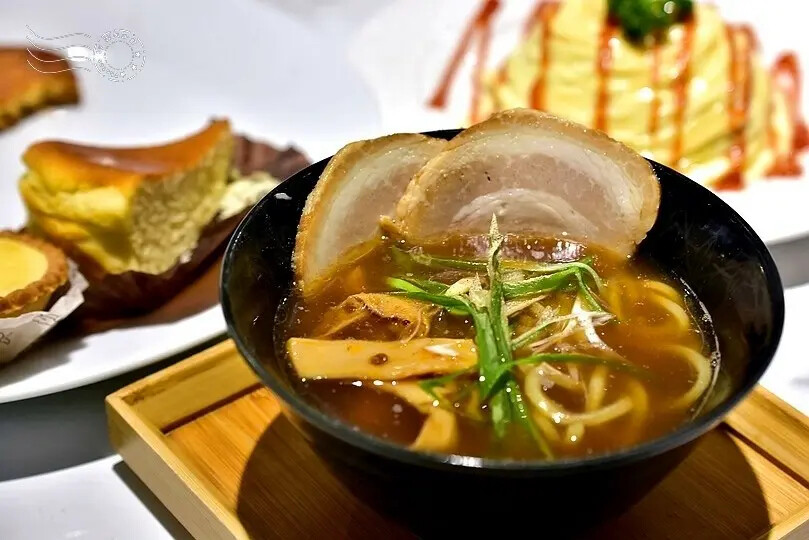 徹思叔叔的咖啡廳:博多魚介拉麵