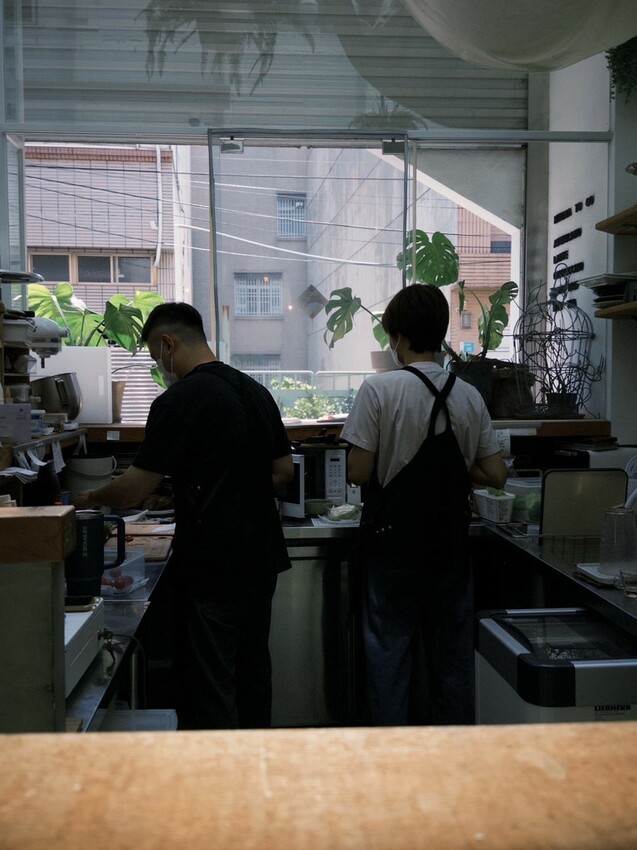 台南新化咖啡廳！貓咪咖啡店Kizuna Café，健康系舒肥雞早午餐。