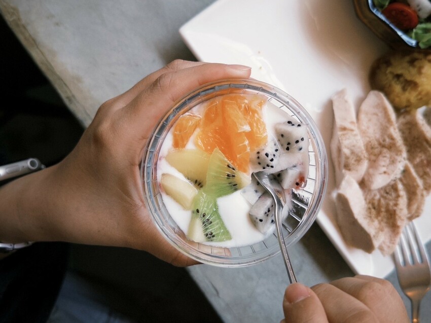 台南新化咖啡廳！貓咪咖啡店Kizuna Café，健康系舒肥雞早午餐。