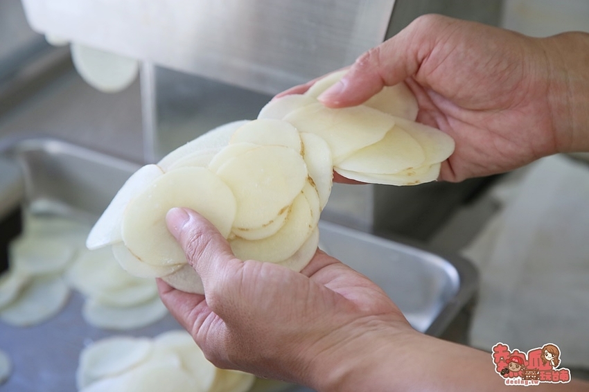 【台南美食】全台唯一馬鈴薯現切現炸洋芋片專賣！還有多達八種口味可任搭：兔彼炸物 - 熱血玩台南。跳躍新世界