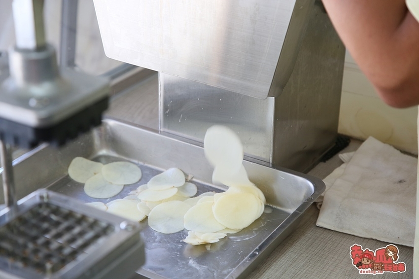 【台南美食】全台唯一馬鈴薯現切現炸洋芋片專賣！還有多達八種口味可任搭：兔彼炸物 - 熱血玩台南。跳躍新世界