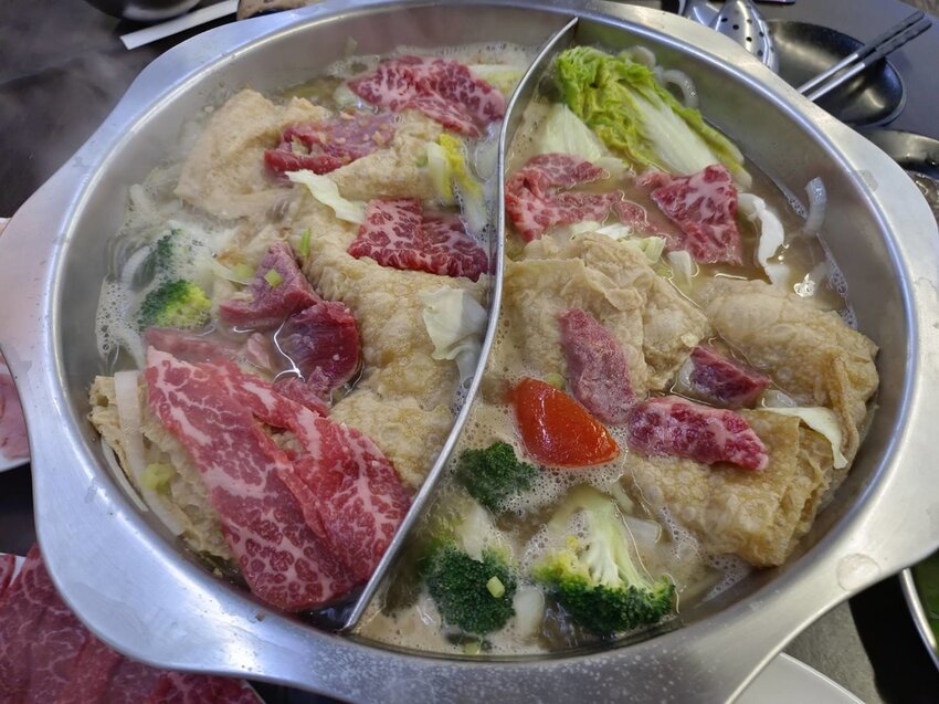 【屏東】隆興汕頭沙茶火鍋。霜降牛肉+松阪豬+哇沙米手打魚漿必點。寵物友善餐廳