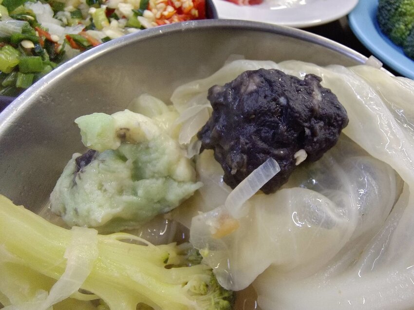 【屏東】隆興汕頭沙茶火鍋。霜降牛肉+松阪豬+哇沙米手打魚漿必點。寵物友善餐廳