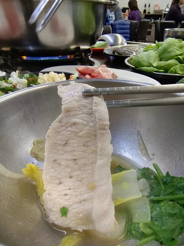 【屏東】隆興汕頭沙茶火鍋。霜降牛肉+松阪豬+哇沙米手打魚漿必點。寵物友善餐廳