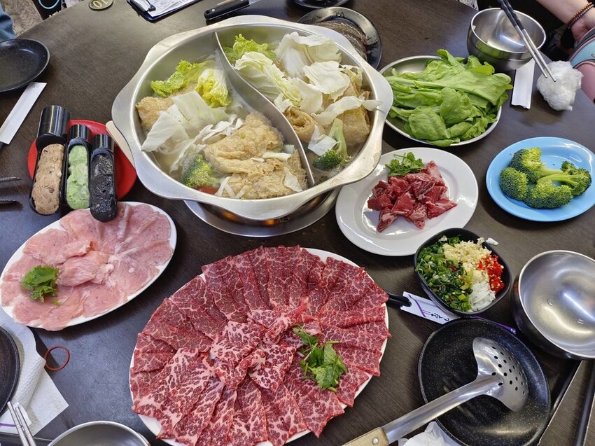 【屏東】隆興汕頭沙茶火鍋。霜降牛肉+松阪豬+哇沙米手打魚漿必點。寵物友善餐廳