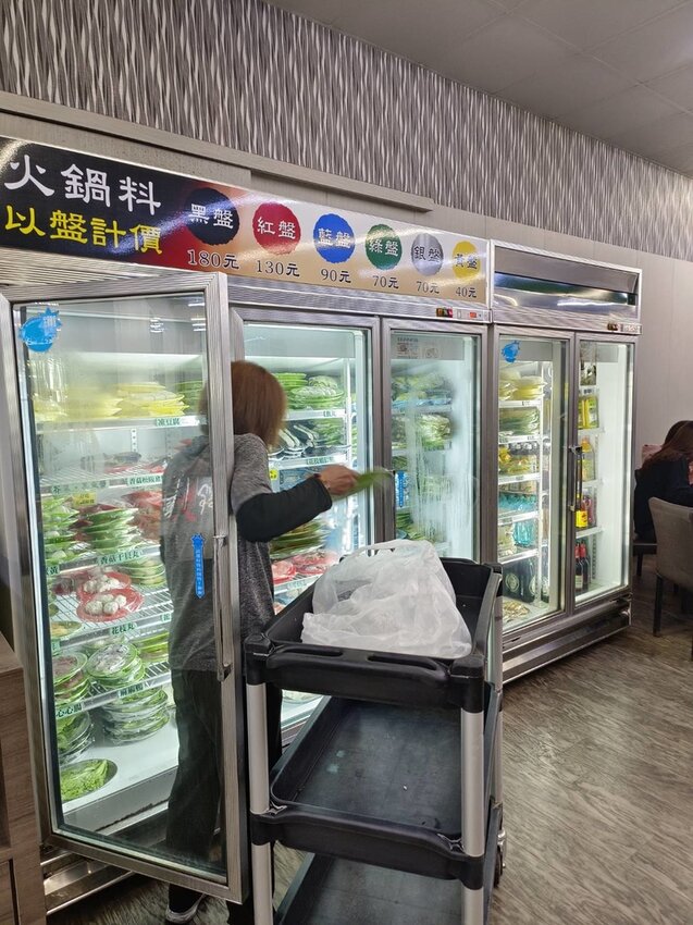 【屏東】隆興汕頭沙茶火鍋。霜降牛肉+松阪豬+哇沙米手打魚漿必點。寵物友善餐廳