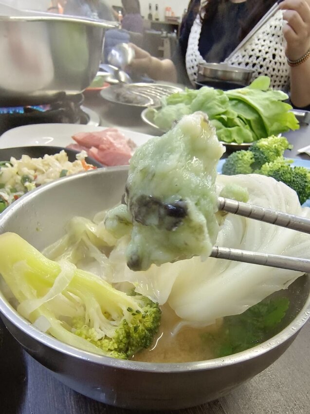 【屏東】隆興汕頭沙茶火鍋。霜降牛肉+松阪豬+哇沙米手打魚漿必點。寵物友善餐廳