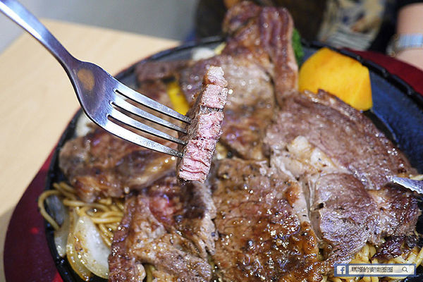 基隆牛排推薦【月之牛炙燒牛排專賣店】比臉大肋眼牛排/基隆美食