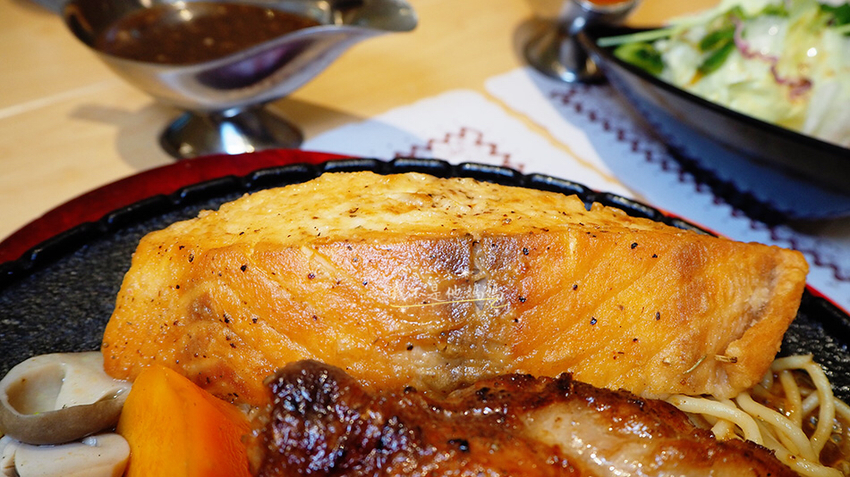 月之牛炙燒牛排專賣店 基隆女中美食,基隆火車站聚餐餐廳,和平島,基隆彩色小屋,基隆正濱漁港,基隆牛排酥皮濃湯,基隆車站酥皮濃湯,基隆火車站酥皮濃湯,基隆文化中心