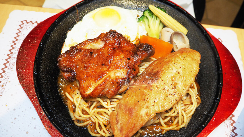 月之牛炙燒牛排專賣店 基隆東岸碼頭,基隆東岸商場,ESQUARE,東岸廣場,基隆孫東寶,基隆肋眼,基隆鐵板海鮮,月之牛,基隆原肉牛排,基隆牛排館,基隆廟口停車場