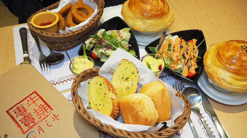 月之牛炙燒牛排專賣店 基隆女中美食,基隆火車站聚餐餐廳,和平島,基隆彩色小屋,基隆正濱漁港,基隆牛排酥皮濃湯,基隆車站酥皮濃湯,基隆火車站酥皮濃湯,基隆文化中心