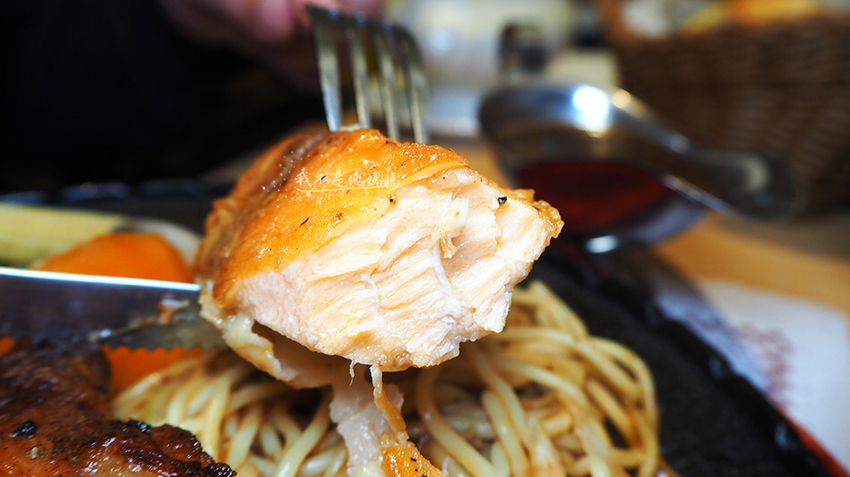 月之牛炙燒牛排專賣店 基隆東岸碼頭,基隆東岸商場,ESQUARE,東岸廣場,基隆孫東寶,基隆肋眼,基隆鐵板海鮮,月之牛,基隆原肉牛排,基隆牛排館,基隆廟口停車場