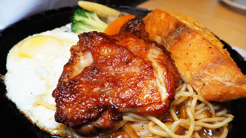 月之牛炙燒牛排專賣店 月之牛炙燒牛排專賣店,月之牛,基隆平價牛排,基隆火車站美食,基隆車站美食,基隆火車站牛排,基隆車站牛排,基隆火車站大份量美食,基隆車站大份量美食