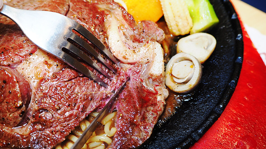 月之牛炙燒牛排專賣店 基隆東岸碼頭,基隆東岸商場,ESQUARE,東岸廣場,基隆孫東寶,基隆肋眼,基隆鐵板海鮮,月之牛,基隆原肉牛排,基隆牛排館,基隆廟口停車場