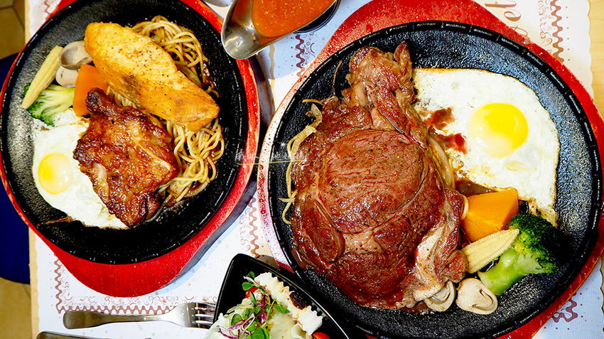 月之牛炙燒牛排專賣店 基隆廟口雙拼牛排,基隆廟口海陸大餐,基隆廟口鐵板美食,基隆廟口鐵板牛排,基隆火車站鐵板美食,基隆車站炙燒,基隆廟口聚餐,基隆廟口包廂餐廳