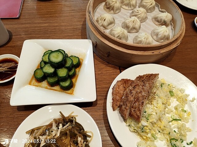 2024鼎泰豐|新生店,品嚐黃金十八摺的小籠包🍜,米其林指南