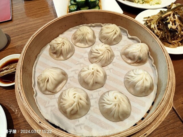 2024鼎泰豐|新生店,品嚐黃金十八摺的小籠包🍜,米其林指南
