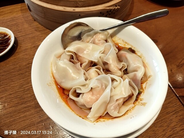 2024鼎泰豐|新生店,品嚐黃金十八摺的小籠包🍜,米其林指南