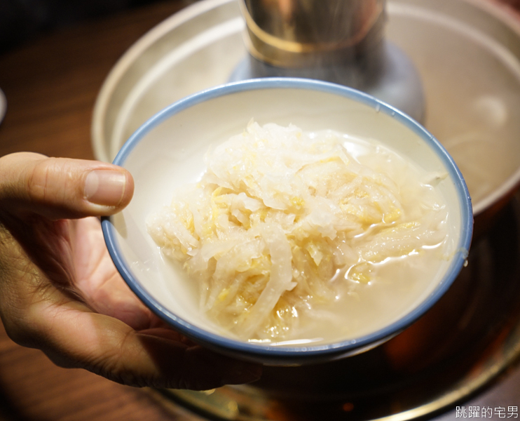 [台北大安區火鍋]何善之精緻火鍋2020新登場- 酸菜白肉鍋 自家醃漬滋味圓潤不死酸 炭燒火鍋熱力十足  設有排煙設備   焦志方焦哥串門子啦  大安區美食 台北火鍋