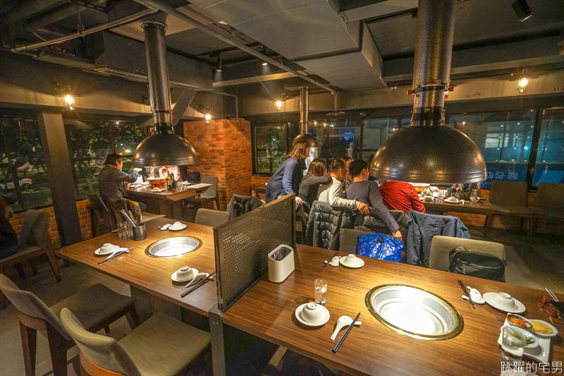 [台北大安區火鍋]何善之精緻火鍋2020新登場- 酸菜白肉鍋 自家醃漬滋味圓潤不死酸 炭燒火鍋熱力十足  設有排煙設備   焦志方焦哥串門子啦  大安區美食 台北火鍋