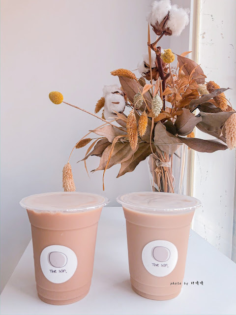 【台中 沙鹿】The san 🌞沙鹿韓系清新風早餐，三明治口味多樣，鹹甜都有，蔥油餅蛋外酥內軟嫩，爆炸好吃，醬料可自由搭配，飲品也絲毫不遜色，吃過一定會再回頭👍