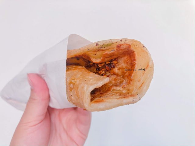 【台中 沙鹿】The san 🌞沙鹿韓系清新風早餐，三明治口味多樣，鹹甜都有，蔥油餅蛋外酥內軟嫩，爆炸好吃，醬料可自由搭配，飲品也絲毫不遜色，吃過一定會再回頭👍